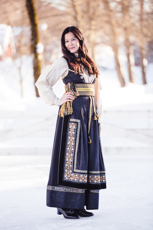 PASCAL FESTDRAKT SVART/GYLDEN