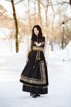 PASCAL FESTDRAKT SVART/GYLDEN