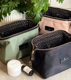 MIA LITEN TOALETTVESKE