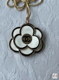 Redesignet Chanel Camellia Flower Smykke Gull - Chanel