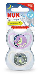 NUK Space Night 6-18 Måneder Smokk 2-pack, Katt/Ildflue lilla/hvit - NUK