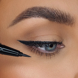 LIQUID COAL EYELINER