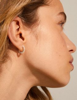 Ekta perle huggie hoop Sølv - Pilgrim