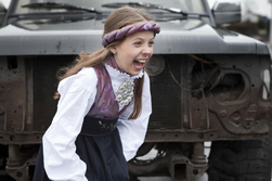 Maxemilia Ulla festdrakt