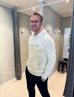 Script Hooded Sweatshirt Vanilla Ice/Mollys green - Lyle & Scott