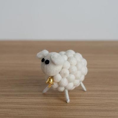 Ullfilt Sauen Snøhvit   hvit - UND Signature 