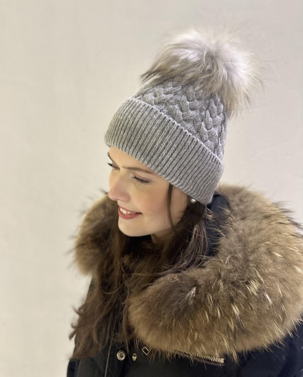 Flettet Ull lue med pelsdusk