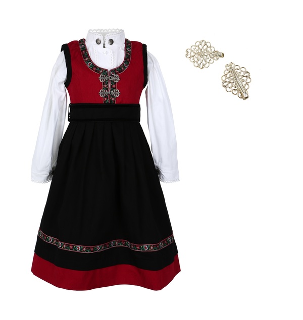 Salto festdrakt med brosje.