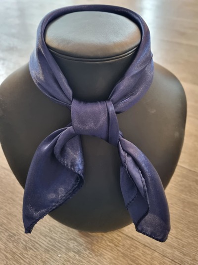 Silke skjerf ensfarget Marine - Guttogpike