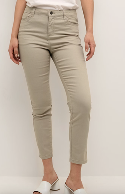 Zelina Stright Jeans