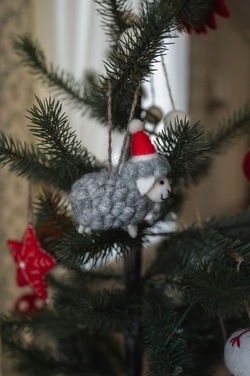 Ullfilt Lam m/Nisselue   - UND Seasonal 