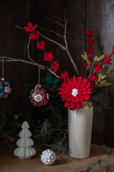 Ullfilt Stilk m/Stor Blomst Rød - UND Seasonal 