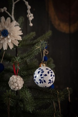 Glasskule Hvit m/Blå Ranke