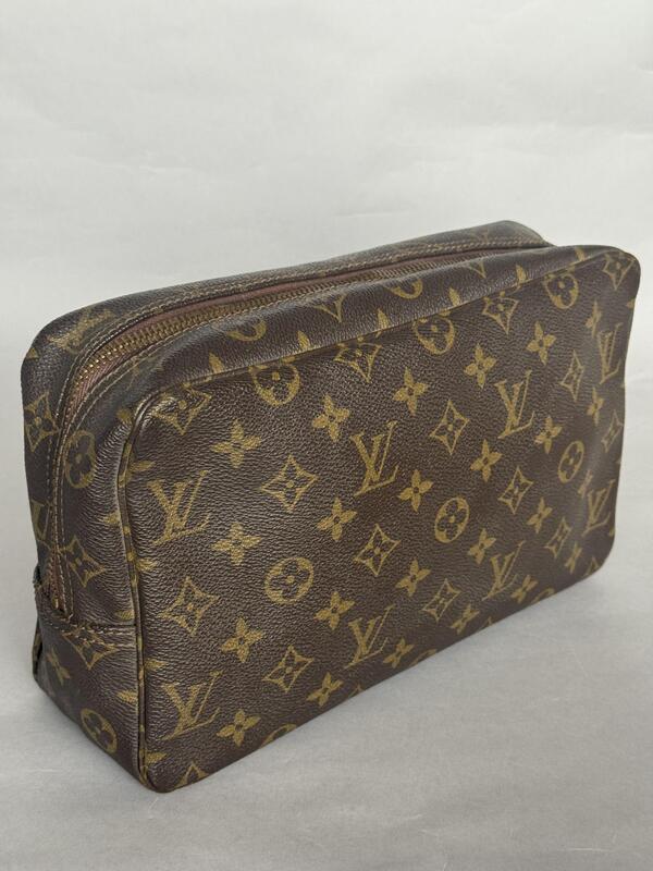 Louis Vuitton Toiletry 28