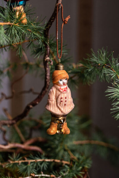 UND - Julefigurer i glass Kari - jente i glass - UND Seasonal 