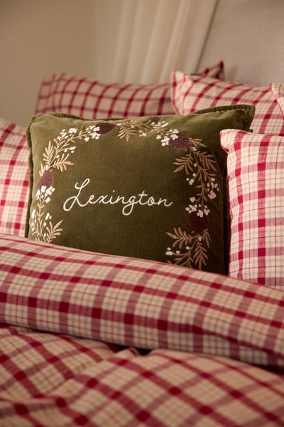 Putetrekk i Økologisk Bomullsfløyel - Krans m/Kongler ikke relevant - Lexington