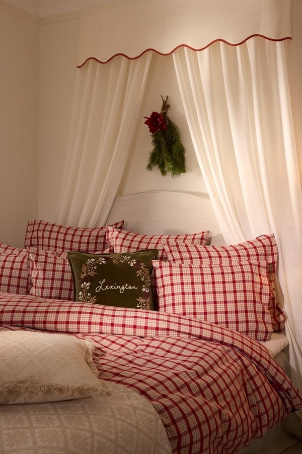 Putetrekk i Økologisk Bomullsfløyel - Krans m/Kongler