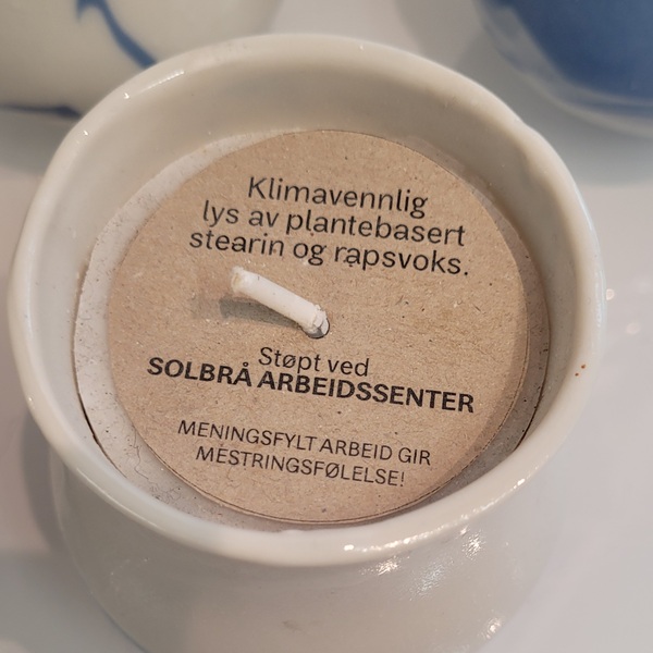 Porselenskopp m/lys, håndstøpt kopp og håndstøpt lys