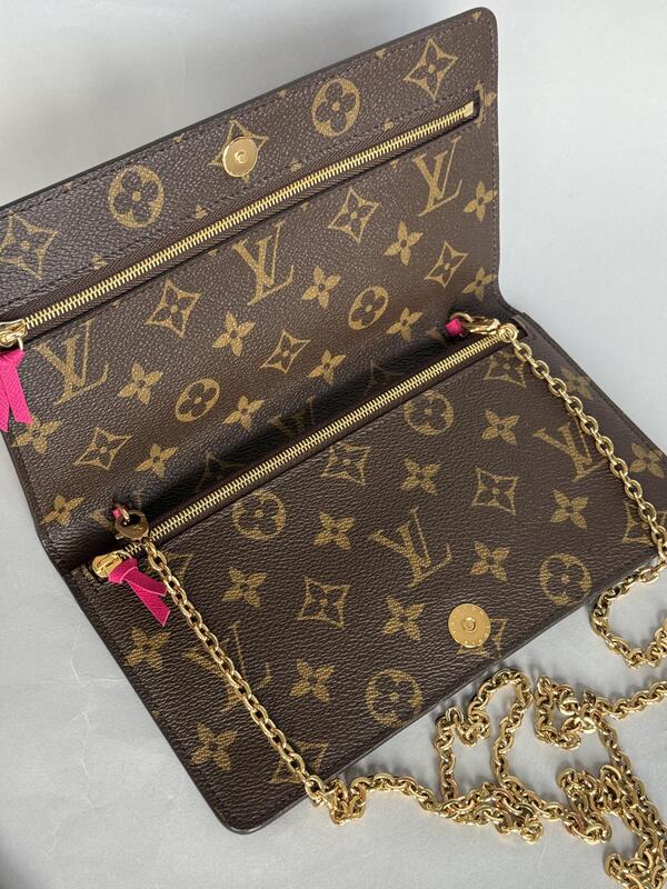 Louis Vuitton Weekend Pochette