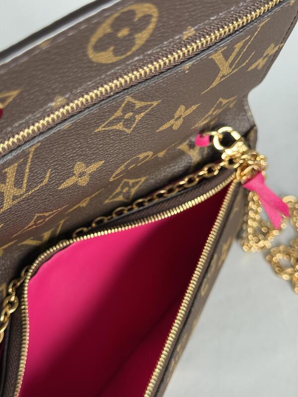 Louis Vuitton Weekend Pochette