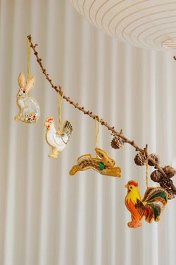 Håndlaget Ornament - Høne ikke relevant - UND Seasonal 