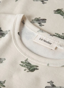 NMMLAYO GEU LS SLIM TOP LIL ATELIER Coconut Milk AIRPLANE - LIL`ATELIER