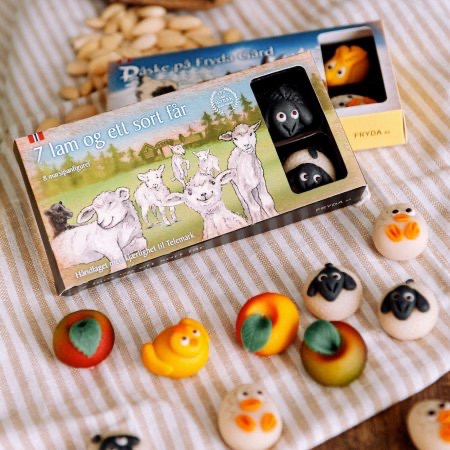 Fryda Marsipan - 7 Lam og et sort Får