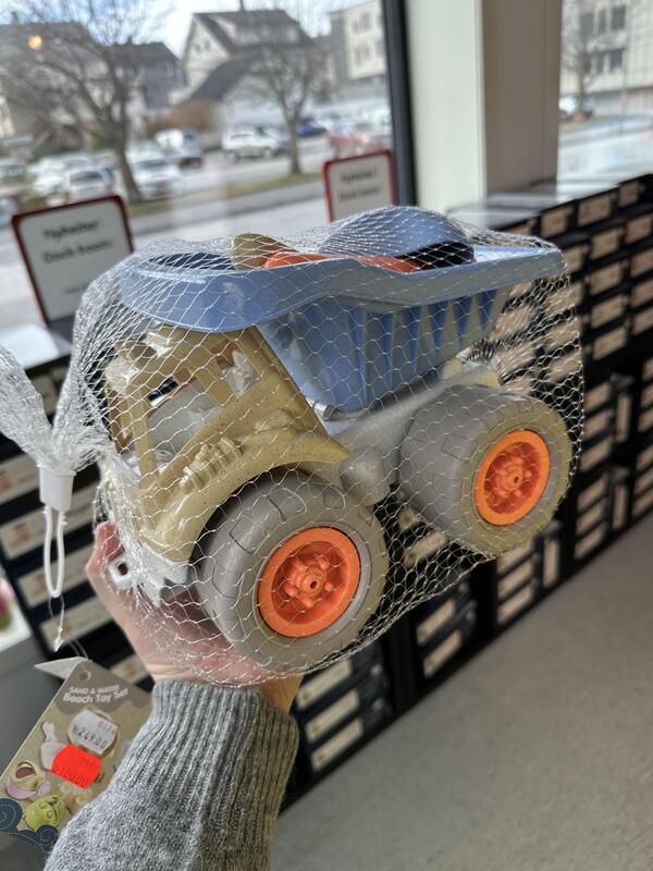 Lastebil med utstyr til sandkasse