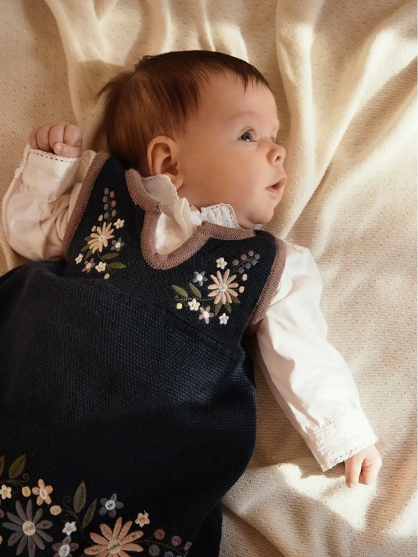 Baby strikket festdrakt 26