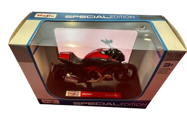 Maisto 1:18 MOTORBIKE Ducati Diavel Carbon