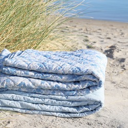 Aix Quilt m/blomster Blå - Chic Antique