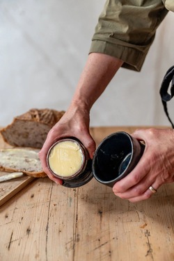 UND Terracotta Smørklokke  Kaffe - UND Signature 