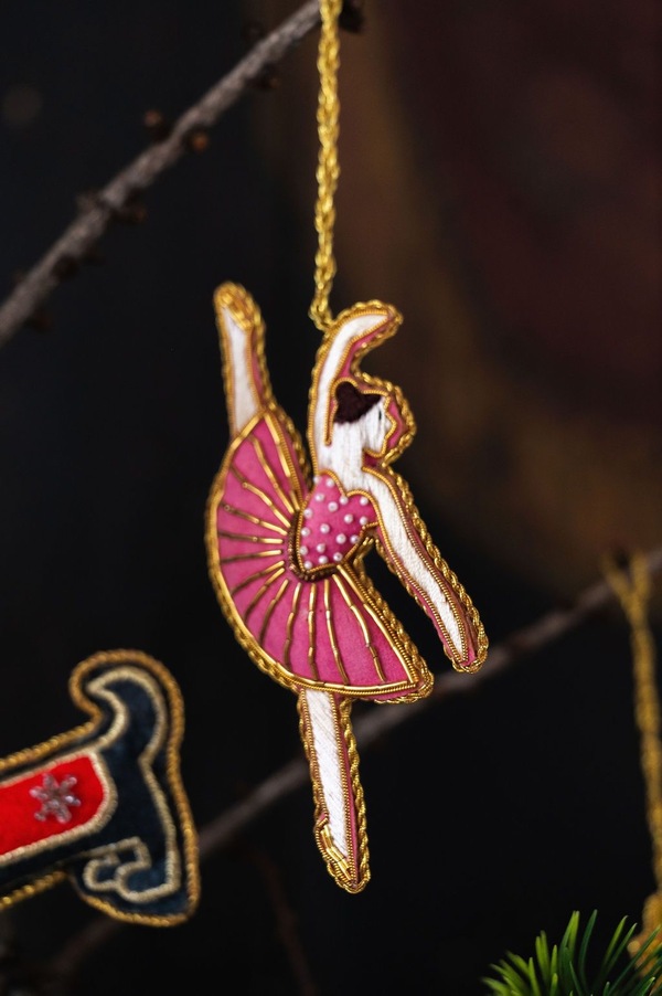 UND Håndlaget Ornament 