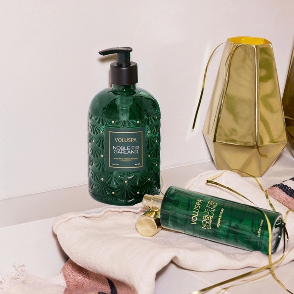 Voluspa Håndsåpe - Noble Fir Garland 375ml Glassflaske 