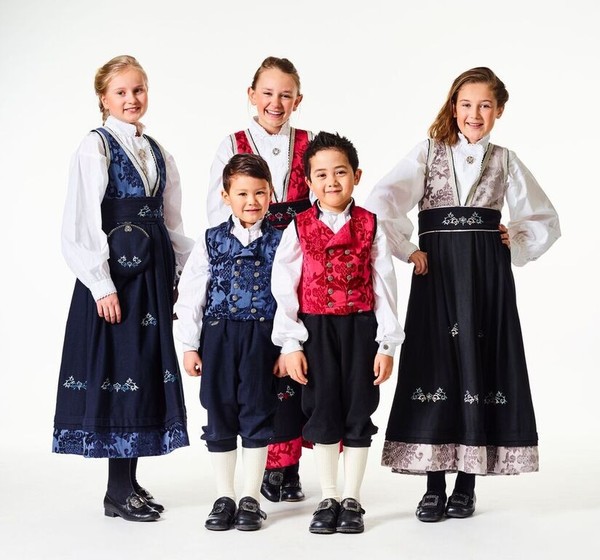 Pascal festdrakt / bunad rød