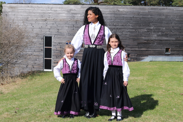 Lilla Pascal Festdrakt til dame