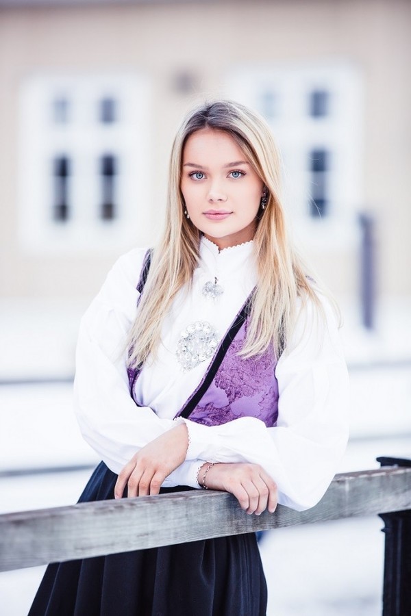 Lilla Pascal Festdrakt til dame