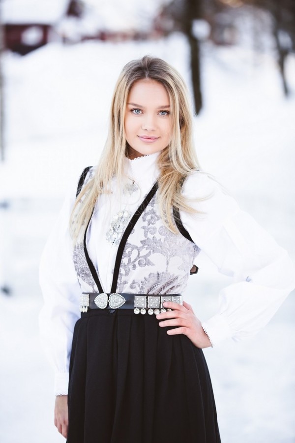 Grå Pascal Festdrakt med bunadsveske